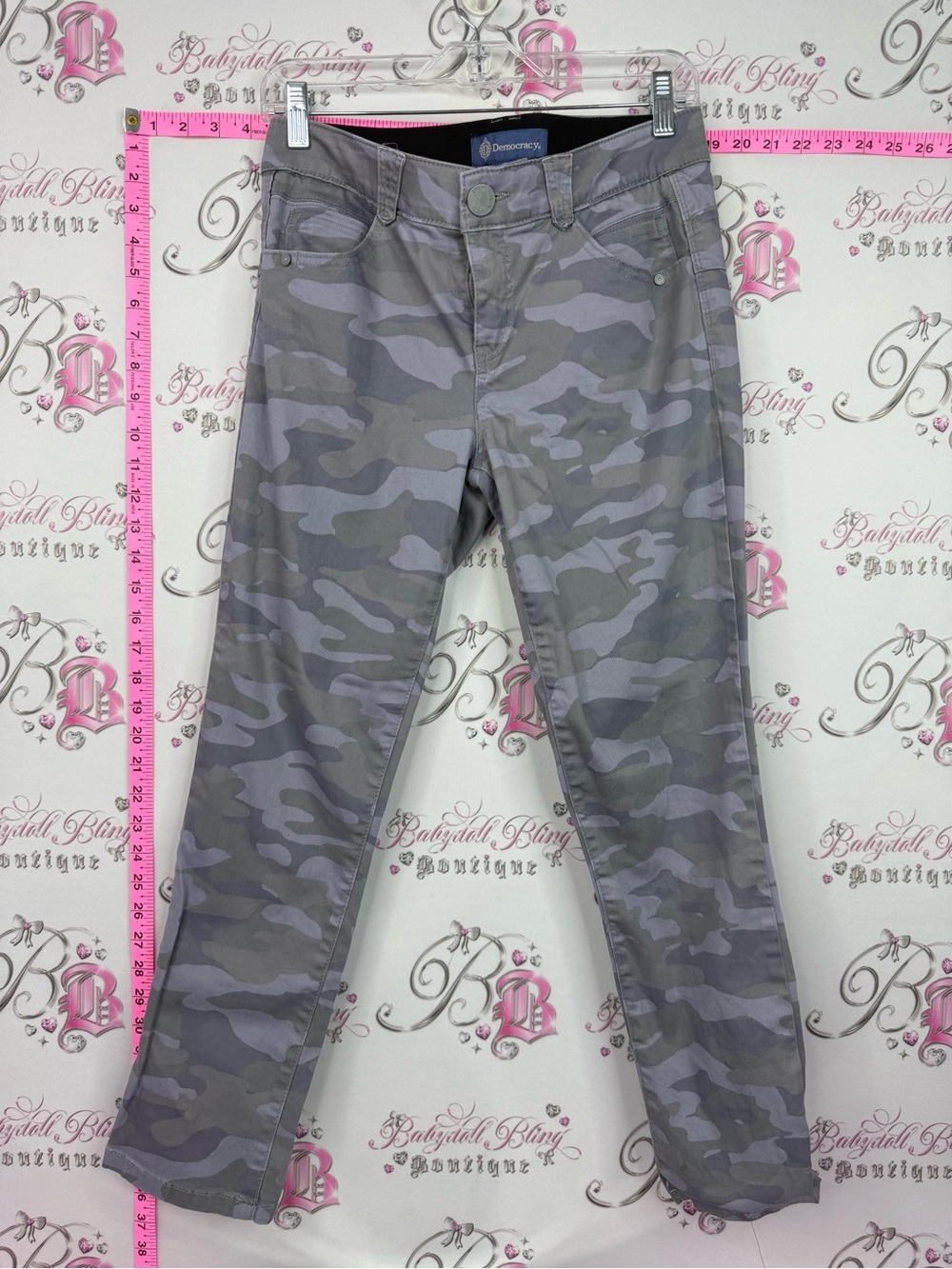 Democracy Women’s Gray Camo Skinny Jeans